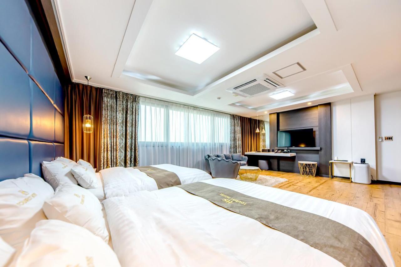 יאוסו Hs Tourist Hotel מראה חיצוני תמונה