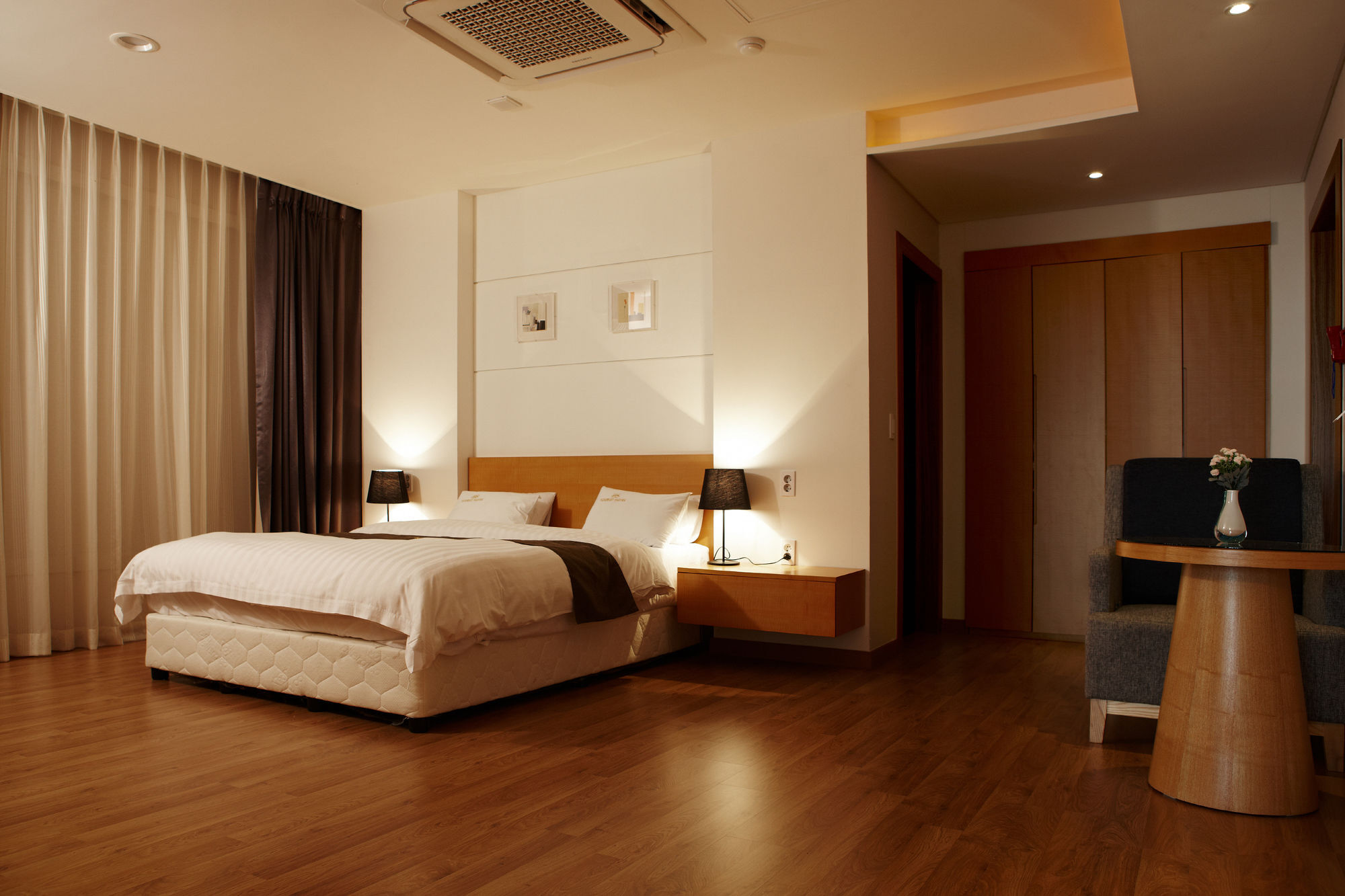 יאוסו Hs Tourist Hotel מראה חיצוני תמונה